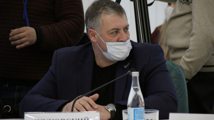 Визит замглавы Минстроя РФ в Саратов. Федеральный чиновник попросил вывести журналистов из зала, чтобы нормально работать
