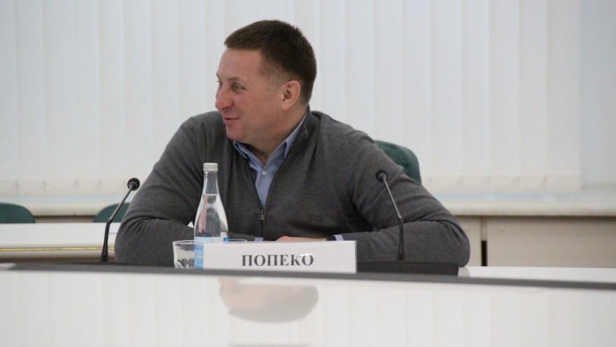 Визит замглавы Минстроя РФ в Саратов. Федеральный чиновник попросил вывести журналистов из зала, чтобы нормально работать