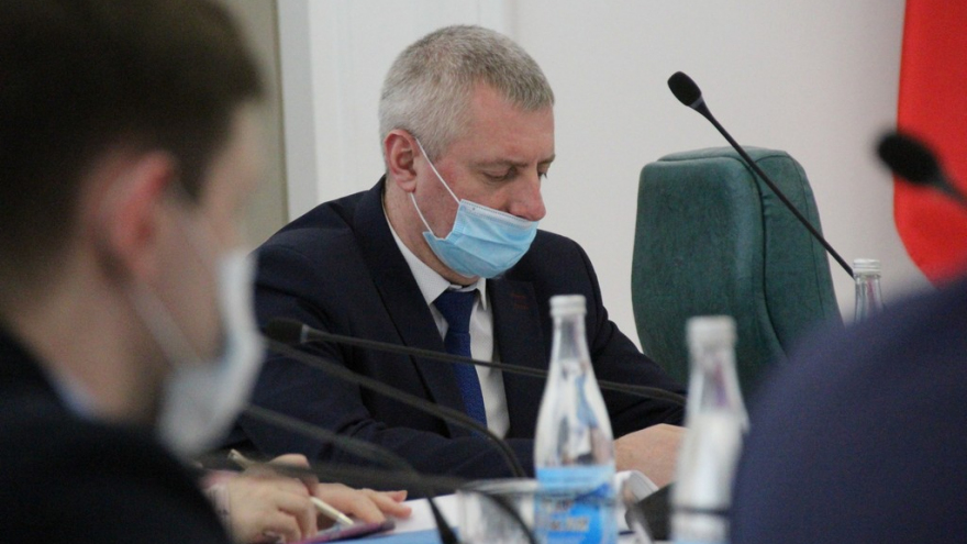 Визит замглавы Минстроя РФ в Саратов. Федеральный чиновник попросил вывести журналистов из зала, чтобы нормально работать
