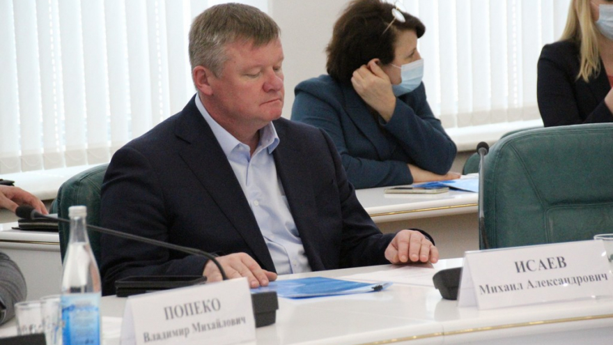 Визит замглавы Минстроя РФ в Саратов. Федеральный чиновник попросил вывести журналистов из зала, чтобы нормально работать