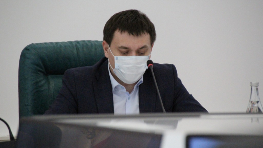 Визит замглавы Минстроя РФ в Саратов. Федеральный чиновник попросил вывести журналистов из зала, чтобы нормально работать