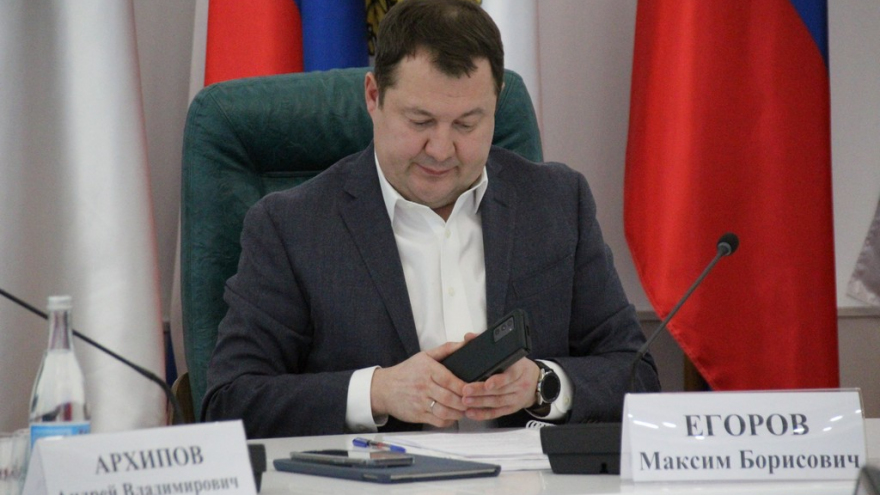 Визит замглавы Минстроя РФ в Саратов. Федеральный чиновник попросил вывести журналистов из зала, чтобы нормально работать