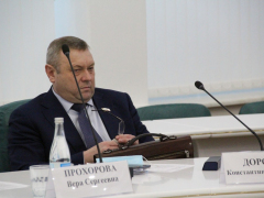 Визит замглавы Минстроя РФ в Саратов. Федеральный чиновник попросил вывести журналистов из зала, чтобы нормально работать