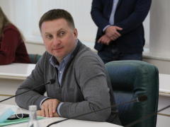 Визит замглавы Минстроя РФ в Саратов. Федеральный чиновник попросил вывести журналистов из зала, чтобы нормально работать
