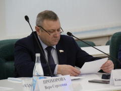 Визит замглавы Минстроя РФ в Саратов. Федеральный чиновник попросил вывести журналистов из зала, чтобы нормально работать