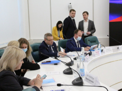 Визит замглавы Минстроя РФ в Саратов. Федеральный чиновник попросил вывести журналистов из зала, чтобы нормально работать