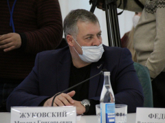 Визит замглавы Минстроя РФ в Саратов. Федеральный чиновник попросил вывести журналистов из зала, чтобы нормально работать