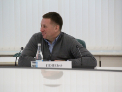 Визит замглавы Минстроя РФ в Саратов. Федеральный чиновник попросил вывести журналистов из зала, чтобы нормально работать