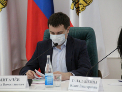 Визит замглавы Минстроя РФ в Саратов. Федеральный чиновник попросил вывести журналистов из зала, чтобы нормально работать
