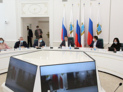 Визит замглавы Минстроя РФ в Саратов. Федеральный чиновник попросил вывести журналистов из зала, чтобы нормально работать