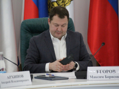 Визит замглавы Минстроя РФ в Саратов. Федеральный чиновник попросил вывести журналистов из зала, чтобы нормально работать