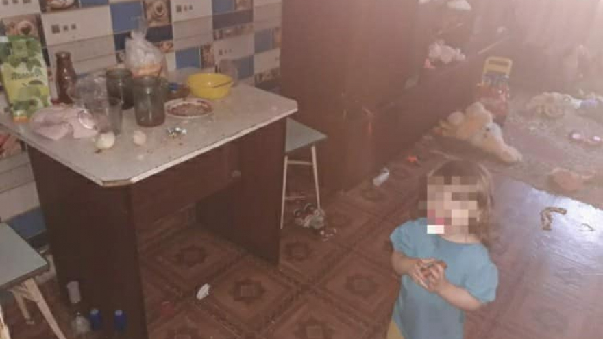 Волонтеры нашли в Заводском районе годовалую девочку, которая ест что найдет: ситуацией заинтересовались опека и детский омбудсмен