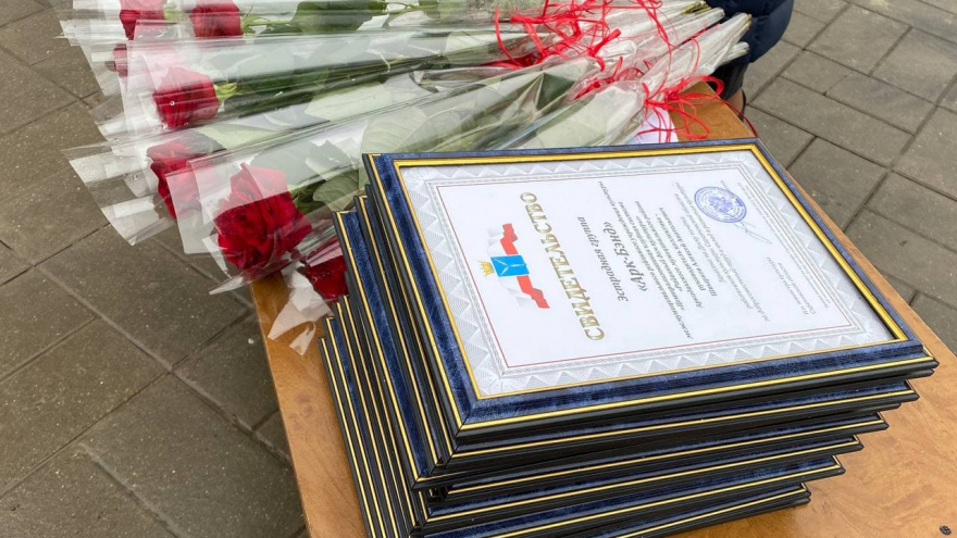 Озорные колокольчики, Былина, Вдохновение: около театра драмы обновили Доску почета