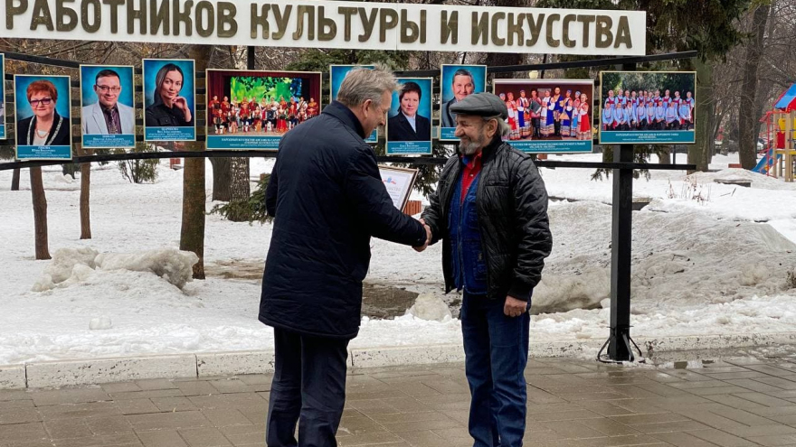 Озорные колокольчики, Былина, Вдохновение: около театра драмы обновили Доску почета