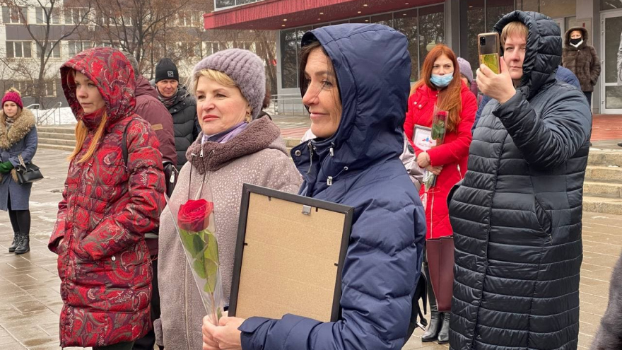 Озорные колокольчики, Былина, Вдохновение: около театра драмы обновили Доску почета