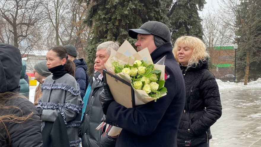 Озорные колокольчики, Былина, Вдохновение: около театра драмы обновили Доску почета
