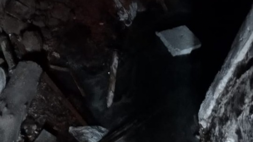 Многодетная мать из Энгельса пожаловалась на блох, комаров и вонь: в ее доме затопило подвал