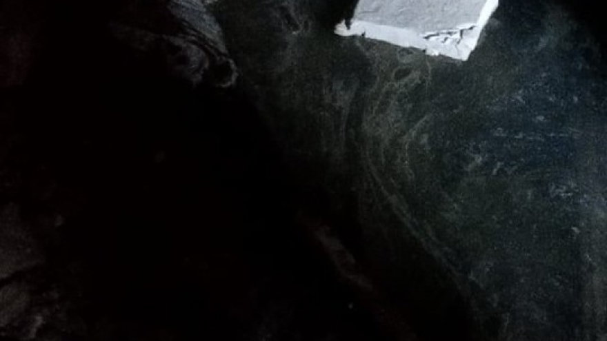 Многодетная мать из Энгельса пожаловалась на блох, комаров и вонь: в ее доме затопило подвал