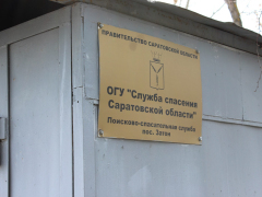 Однажды уже провалился. Опытный в таких делишках: пенсионер рассказал спасателям, почему ему нравится рыбачить на тонком льду