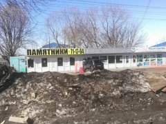 Жители Буровой пожаловались на ларьки, которые напоминают о смерти: в мэрии потребовали их снести