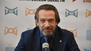 Платное обучение — это аферизм: народный артист Владимир Машков приехал в Саратов искать самородков
