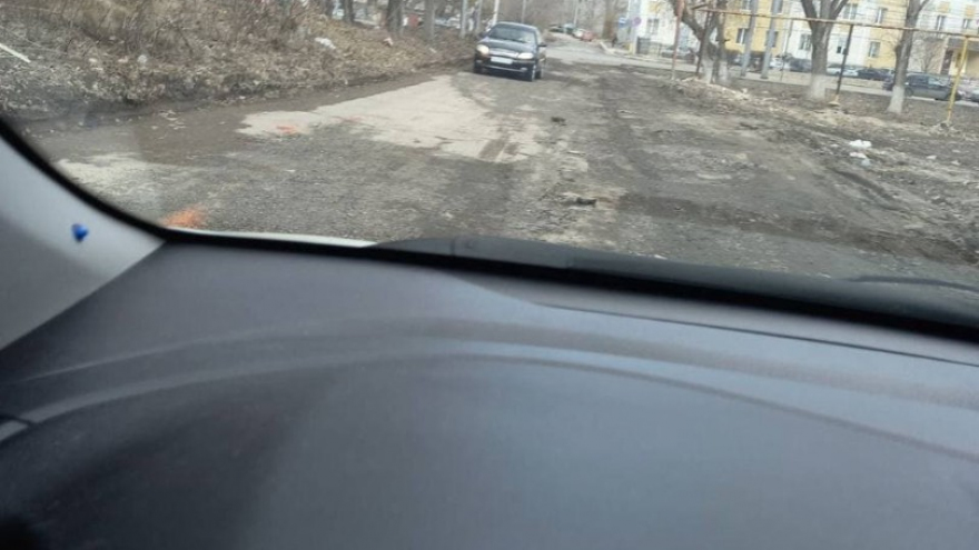 В Авиаторе дорогу ада засыпали асфальтной крошкой