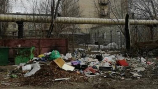 Убогая картина: жители Заводского района возмутились свалке и обломкам снесенного здания
