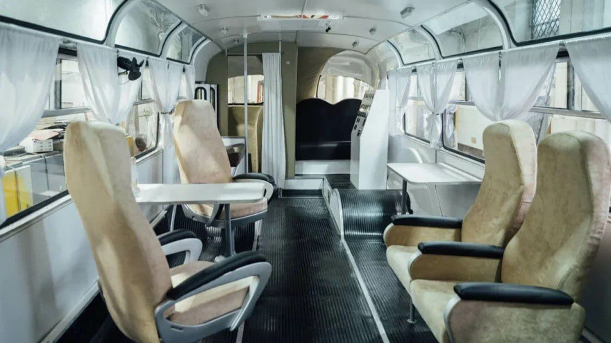Парк покорителей космоса. В Саратовскую область доставили легендарный автобус: его история связана с космодромом Байконур