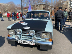 В Саратове устроили автопробег на ретро-машинах: маршрут проложили по местам, где рос и учился Гагарин