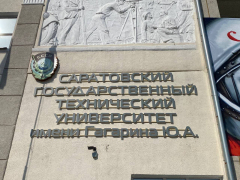 В Саратове устроили автопробег на ретро-машинах: маршрут проложили по местам, где рос и учился Гагарин
