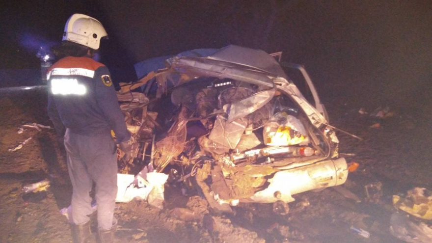 На ночной трассе не разъехались фура и две легковушки: есть пострадавшие