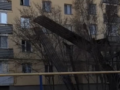 После пожара в Озинках ввели режим чрезвычайной ситуации: глава района рассказала, куда отправились погорельцы и когда начнут восстанавливать пятиэтажку