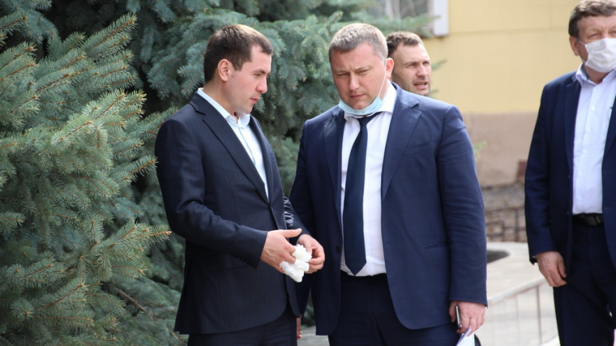 Депутаты гордумы не включили коммуниста в группу по борьбе с оппозицией и получили приглашение на тайный субботник с мэром