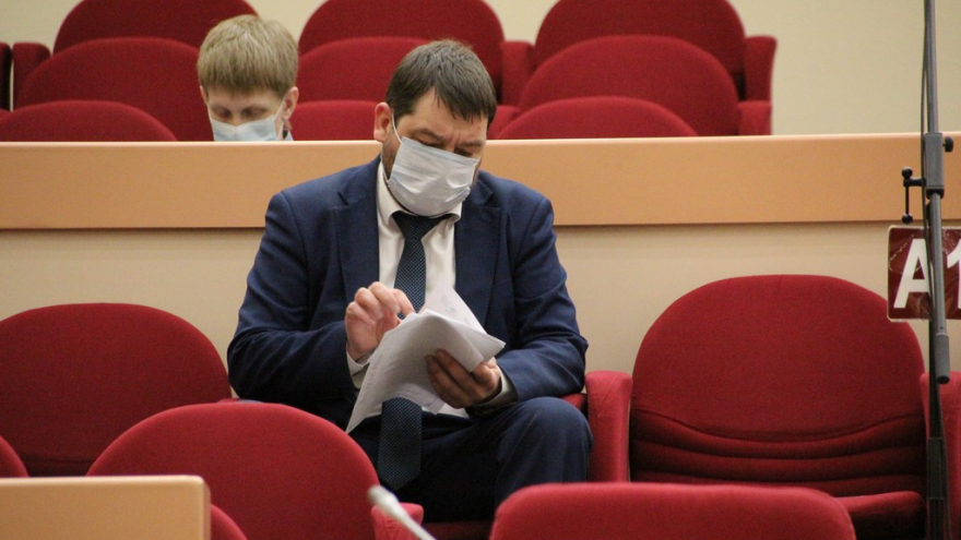 Депутаты гордумы не включили коммуниста в группу по борьбе с оппозицией и получили приглашение на тайный субботник с мэром