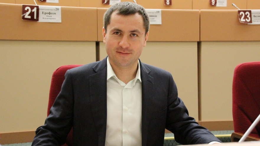 Депутаты гордумы не включили коммуниста в группу по борьбе с оппозицией и получили приглашение на тайный субботник с мэром