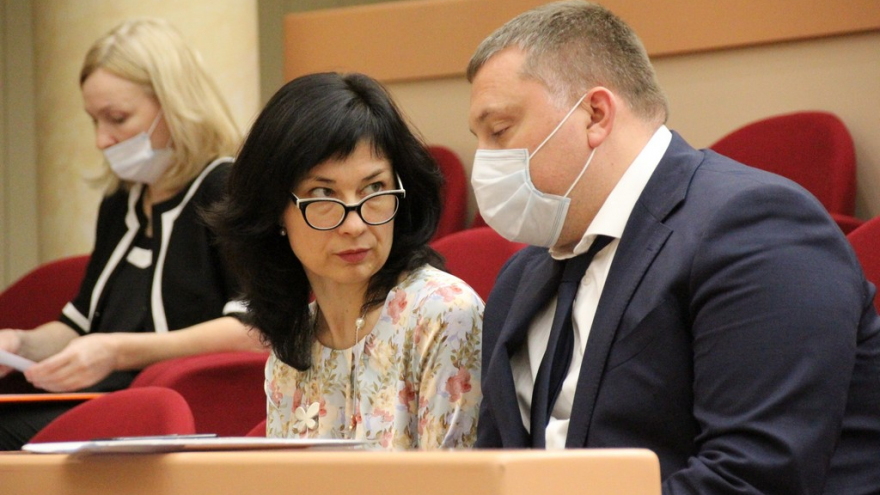 Депутаты гордумы не включили коммуниста в группу по борьбе с оппозицией и получили приглашение на тайный субботник с мэром