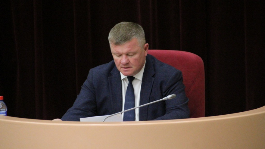 Депутаты гордумы не включили коммуниста в группу по борьбе с оппозицией и получили приглашение на тайный субботник с мэром