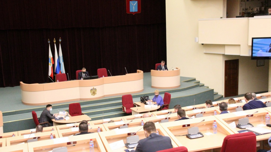 Депутаты гордумы не включили коммуниста в группу по борьбе с оппозицией и получили приглашение на тайный субботник с мэром