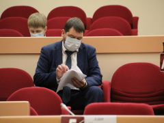 Депутаты гордумы не включили коммуниста в группу по борьбе с оппозицией и получили приглашение на тайный субботник с мэром