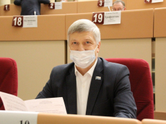 Депутаты гордумы не включили коммуниста в группу по борьбе с оппозицией и получили приглашение на тайный субботник с мэром