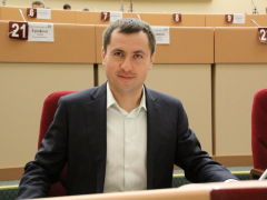Депутаты гордумы не включили коммуниста в группу по борьбе с оппозицией и получили приглашение на тайный субботник с мэром