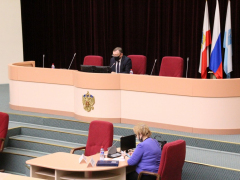 Депутаты гордумы не включили коммуниста в группу по борьбе с оппозицией и получили приглашение на тайный субботник с мэром