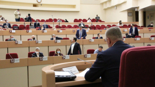 Депутаты гордумы не включили коммуниста в группу по борьбе с оппозицией и получили приглашение на тайный субботник с мэром