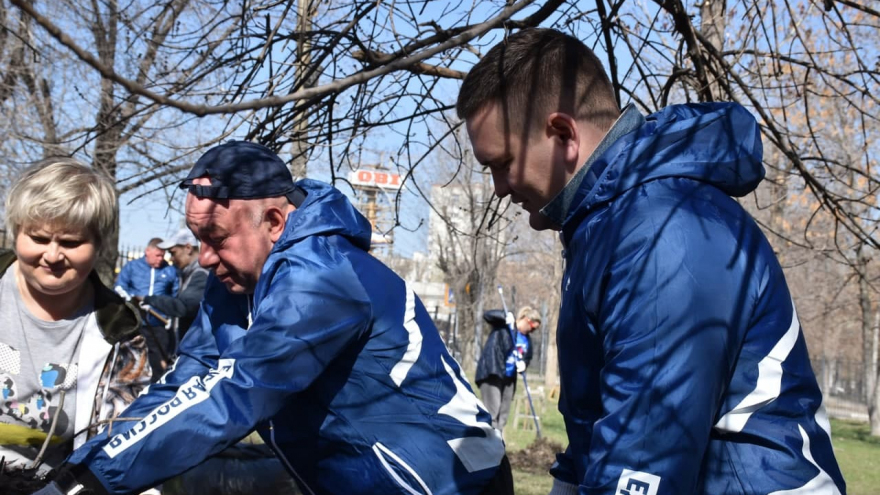 В саратовском сквере Дружбы народов навели порядок
