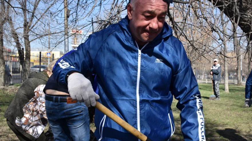 В саратовском сквере Дружбы народов навели порядок