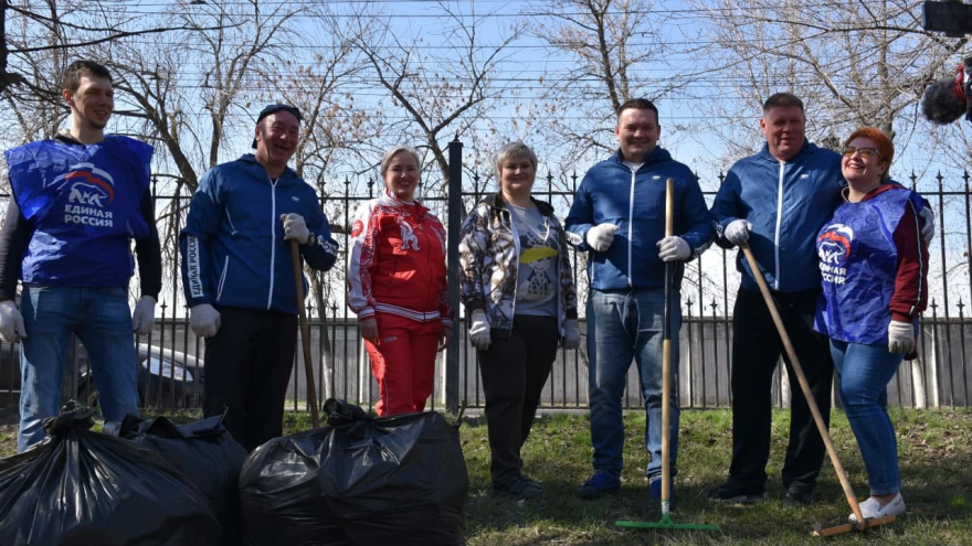 В саратовском сквере Дружбы народов навели порядок