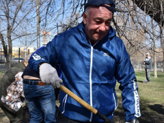 В саратовском сквере Дружбы народов навели порядок