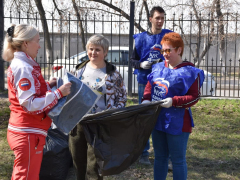 В саратовском сквере Дружбы народов навели порядок