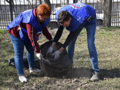 В саратовском сквере Дружбы народов навели порядок