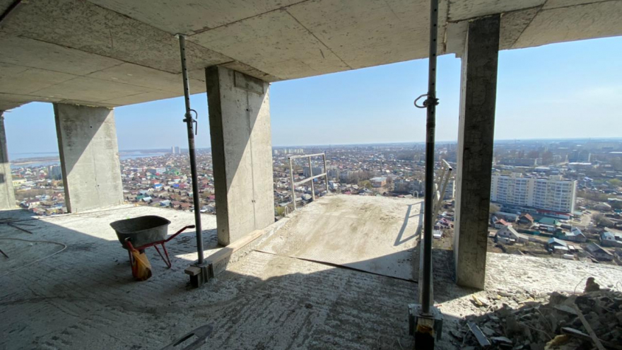В Энгельсе погиб молодой мужчина: он упал с 25-го этажа